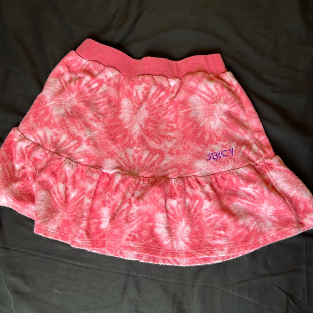 Y2K pink label “juicy couture “ pleated mini skort with tye dye detail.